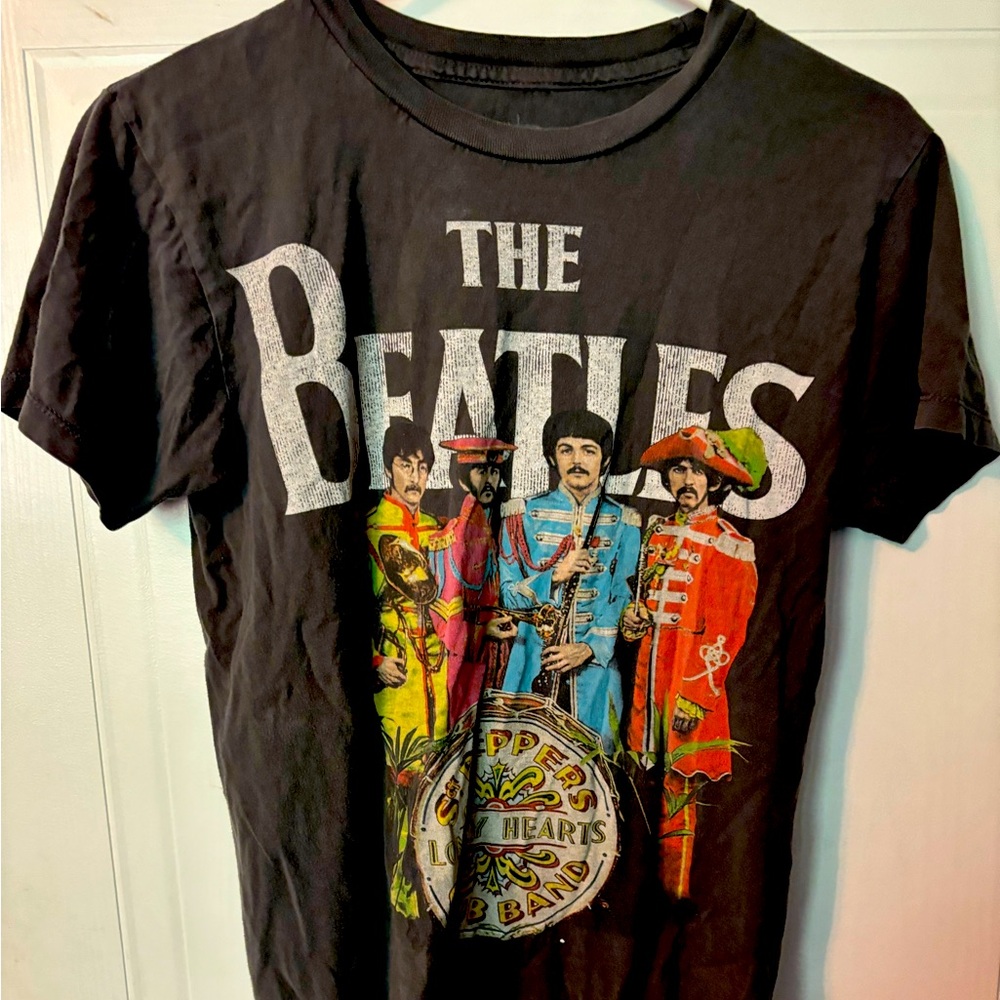 Lot of graphic tees